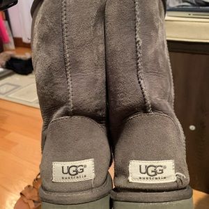 Grey short UGGS
